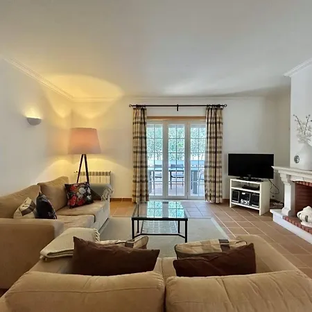 D'el Rey Pool & Golf House