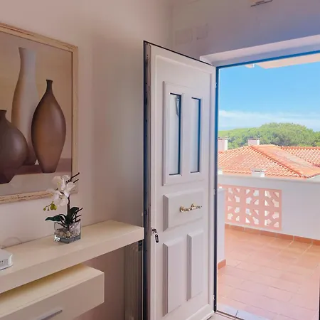 D'el Rey Pool & Golf House *